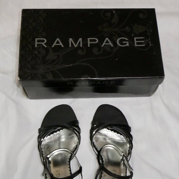 RAMPAGE BLACK WITH SILVER DRESSY DRESS SANDALS SHOES - OPEN TOE - SIZE 7 1/2 7.5 - Picture 2 of 4